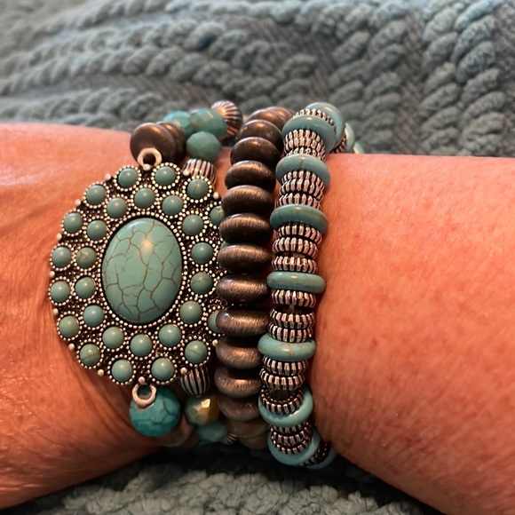 Turquoise Concha Bracelet, 4 Piece Set. - Picture 7 of 8